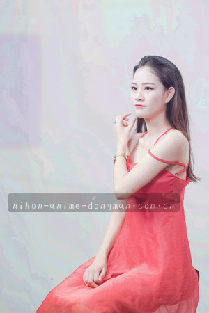 《精灵弓手与失落的秘林》弓手站在密林深处的竖版海报