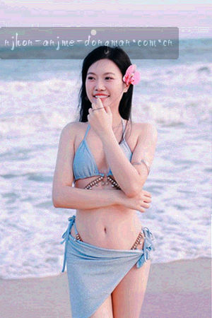 《圣女的异世界巡礼》圣女持法杖立于发光神殿前的竖版海报